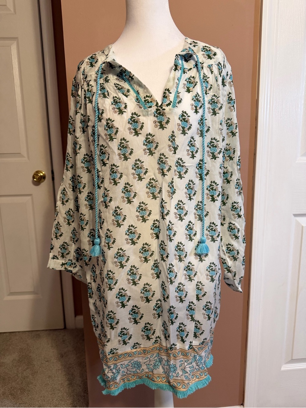 Tuckernuck Dainty Hydrangea Bondi Coverup size medium.  New without tags.